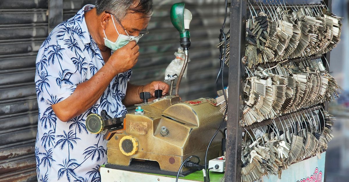 locksmith service technician — Shelby County Locksmith